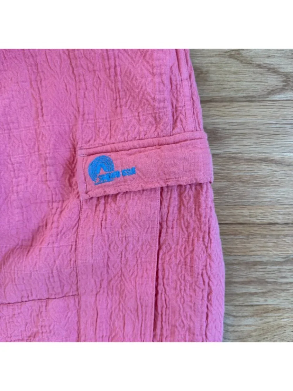 18 East x Standard Issue Textured Gorecki Cargo Pants in Salmon Medium
